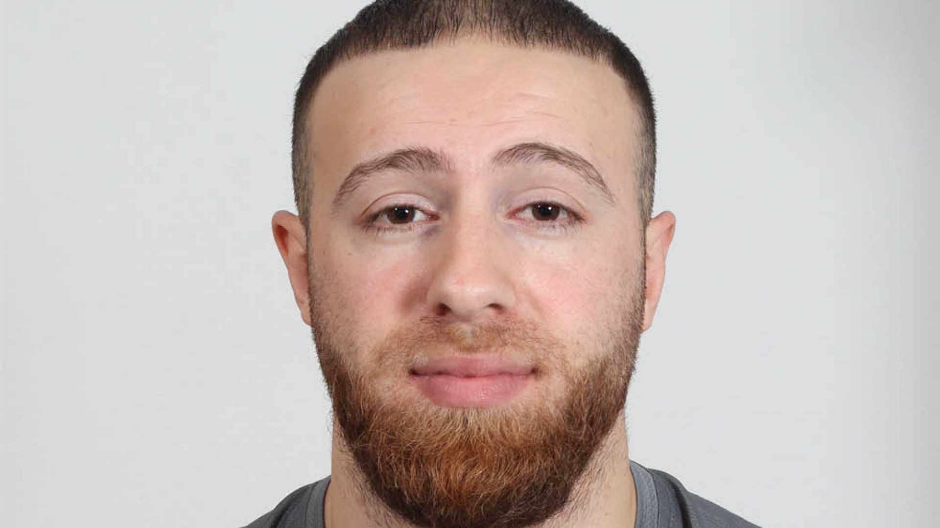 30-årig stukket i maven - nu efterlyser politiet mulig gerningsmand